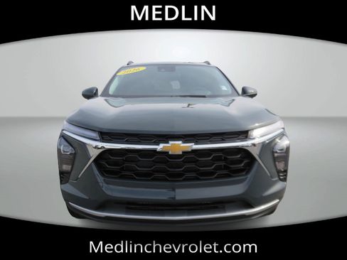 New 2026 Chevrolet Trax LT w/ Driver Confidence Package FWD image 3