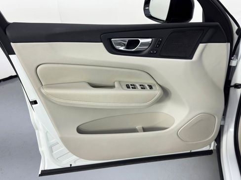 Used 2023 Volvo XC60 B5 Ultimate w/ Protection Package Premier image 43