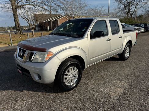 Used 2014 Nissan Frontier SV image 4