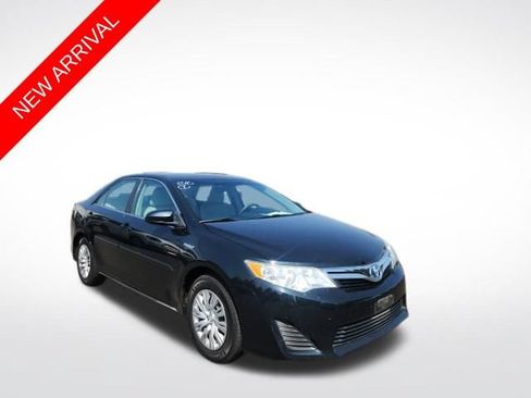Used 2014 Toyota Camry LE FWD image 1
