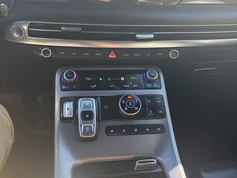 Used 2024 Hyundai Palisade Calligraphy image 13