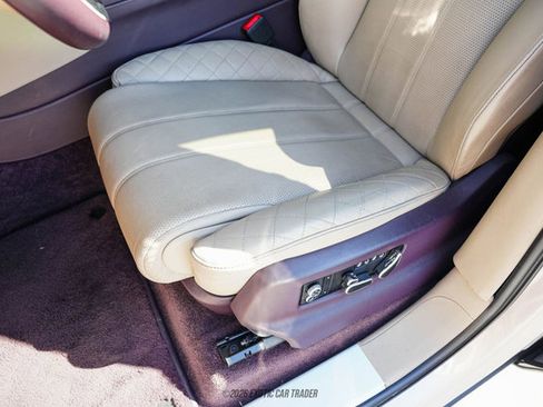 Used 2017 Bentley Bentayga image 42