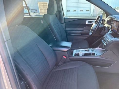 Used 2020 Ford Explorer XLT image 39
