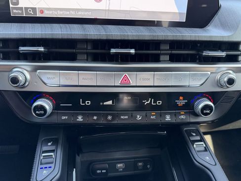 Certified 2024 Kia Telluride EX w/ EX Captain's Chair Package FWD image 24