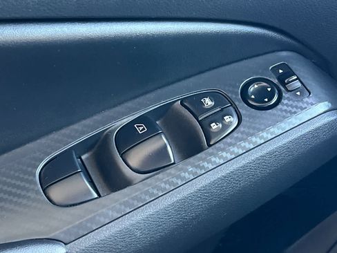 Used 2024 Nissan Altima 2.5 SV FWD image 14