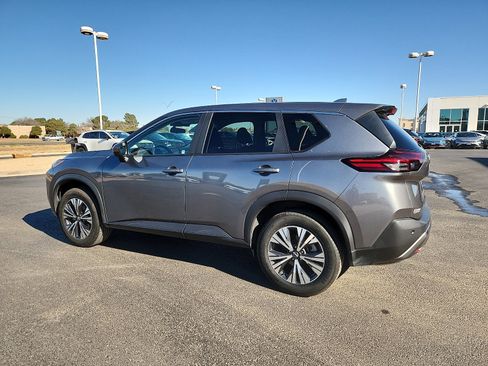 Used 2023 Nissan Rogue SV image 4