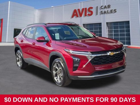Used 2025 Chevrolet Trax LT w/ LT Convenience Package FWD image 3