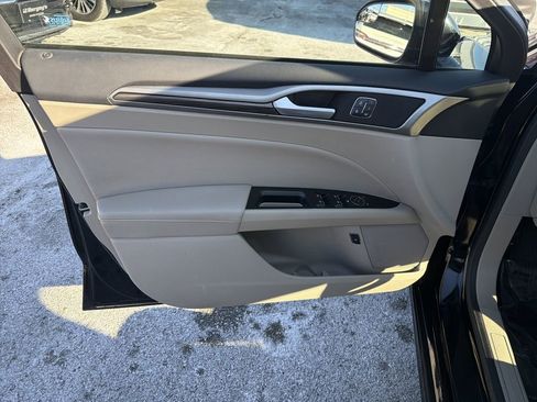 Used 2017 Ford Fusion Energi SE image 10