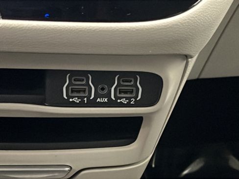 Used 2024 Chrysler Pacifica Touring-L FWD image 31