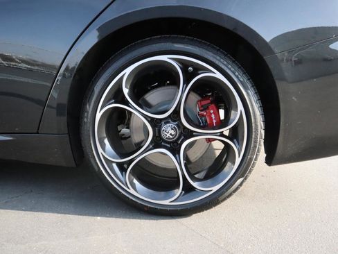 New 2025 Alfa Romeo Giulia w/ Veloce Package Rwd image 24