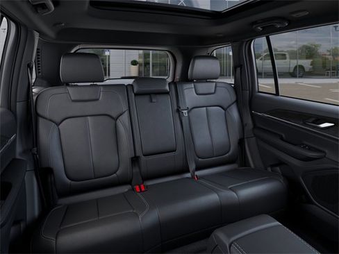 New 2025 Jeep Grand Cherokee Limited w/ Trailer Tow Package image 15