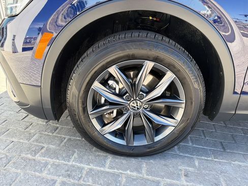 Certified 2023 Volkswagen Tiguan SE w/ Panoramic Sunroof Package AWD/4WD image 28