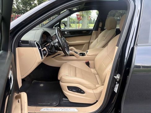 Used 2022 Porsche Cayenne Platinum Edition AWD/4WD image 20