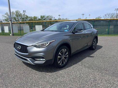 Used 2018 INFINITI QX30 Premium w/ Navigation Package AWD/4WD image 3