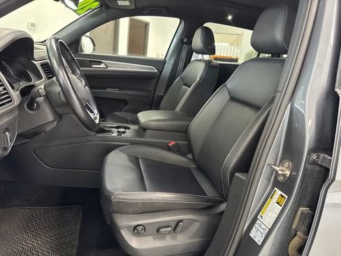 Used 2020 Volkswagen Atlas Cross Sport SE AWD/4WD image 17