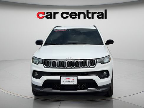 Used 2024 Jeep Compass Latitude w/ Altitude Special Edition AWD/4WD image 8