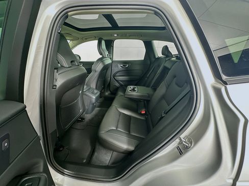 Used 2025 Volvo XC60 B5 Core image 29