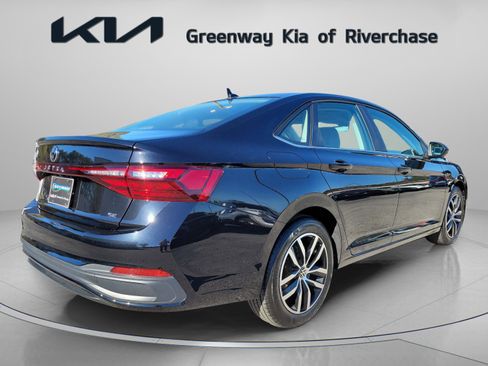 Used 2025 Volkswagen Jetta SE image 6