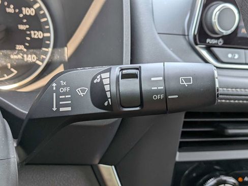 Used 2025 Nissan Rogue S AWD/4WD image 22
