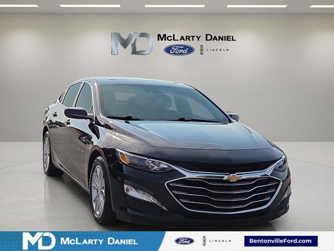 Used 2022 Chevrolet Malibu LT FWD image 1