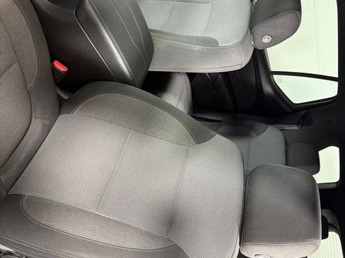 Used 2022 Chevrolet Traverse LT FWD image 13