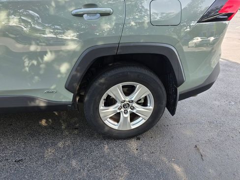 Used 2020 Toyota RAV4 XLE w/ Convenience Package AWD/4WD image 4