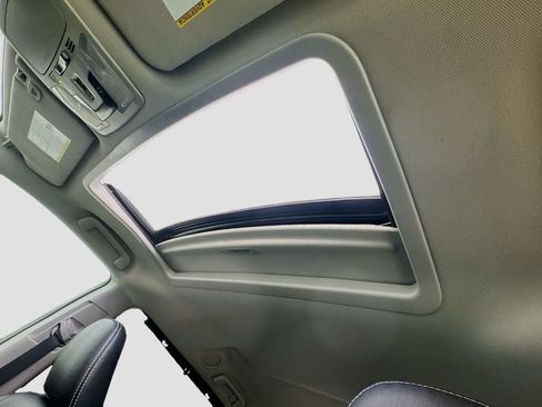 Used 2018 Toyota Sienna SE w/ SE Preferred Package FWD image 25