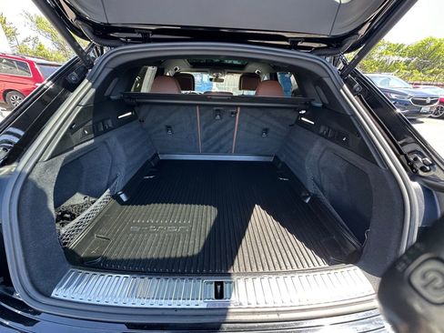 Used 2022 Audi e-tron Premium Plus w/ Premium Plus Package image 26