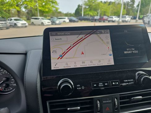 Used 2021 Nissan Armada SL w/ Captain's Chairs Package image 25