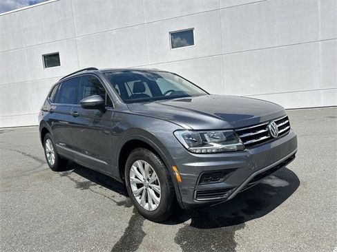 Used 2018 Volkswagen Tiguan SE w/ Panoramic Sunroof Package image 7