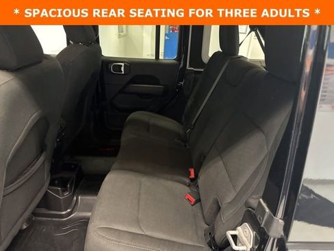 Used 2018 Jeep Wrangler Unlimited Sahara image 26