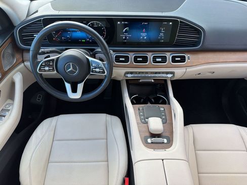 Used 2022 Mercedes-Benz GLS 450 4MATIC image 4