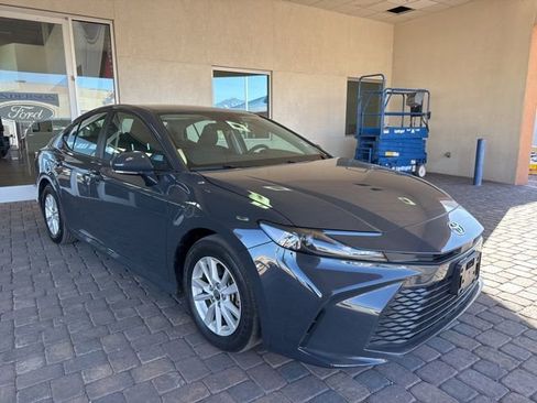Used 2025 Toyota Camry LE image 7