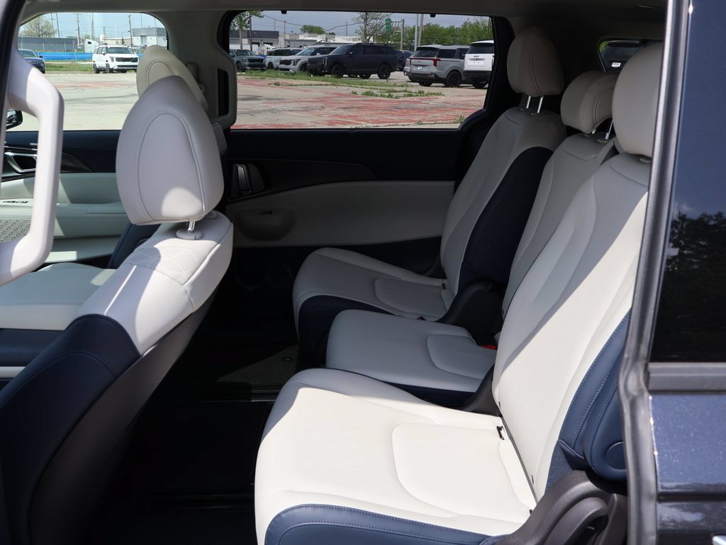 New 2026 Kia Carnival SX w/ SX Dark Edition Package FWD image 12