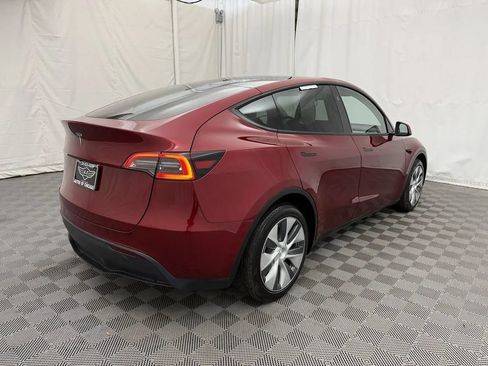 Used 2024 Tesla Model Y Long Range AWD/4WD image 5