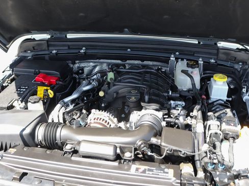 Used 2025 Jeep Gladiator Sport AWD/4WD image 11