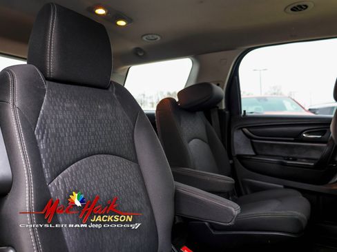 Used 2014 GMC Acadia SLE image 12