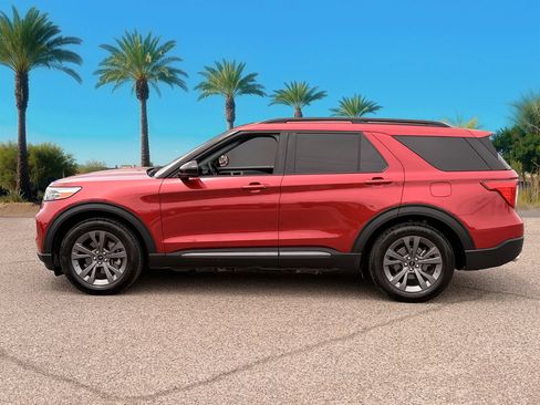 Used 2022 Ford Explorer XLT w/ Equipment Group 202A RWD image 2