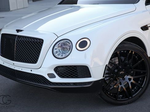 Used 2019 Bentley Bentayga image 4