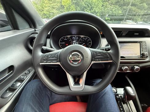 Used 2018 Nissan Kicks S image 17