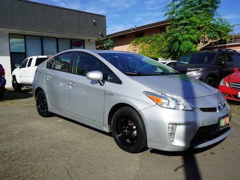 Used 2015 Toyota Prius Two FWD image 3