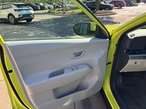 Used 2024 Hyundai Kona SE AWD/4WD image 9