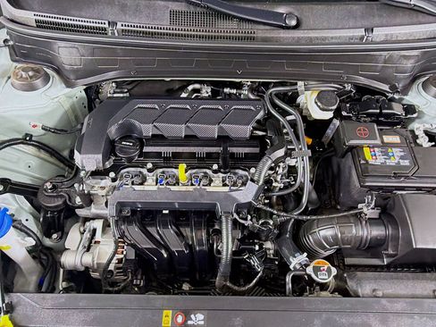 Used 2025 Hyundai Venue SEL FWD image 32