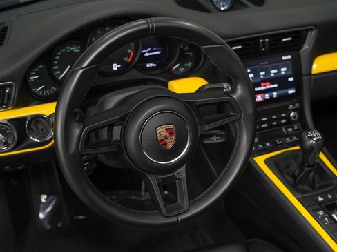 Used 2019 Porsche 911 Speedster RWD image 41