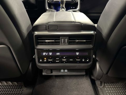 Certified 2025 Lexus LX 600 4WD w/ Luxury Package image 17