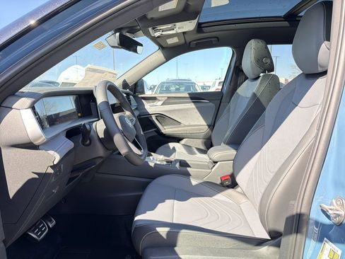 New 2026 Volkswagen Tiguan SE R-Line FWD image 11