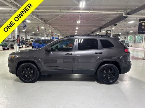 Used 2019 Jeep Cherokee Latitude Plus AWD/4WD image 2