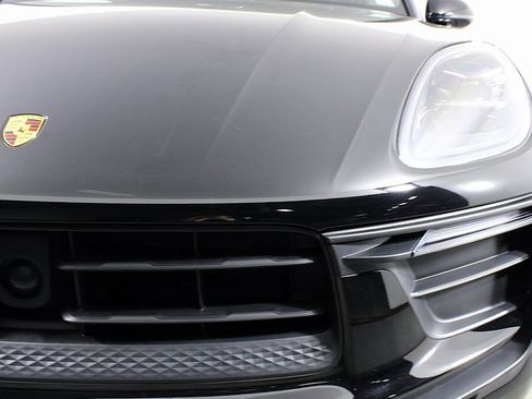 Certified 2023 Porsche Macan image 12