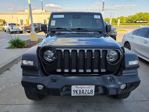 Used 2022 Jeep Wrangler Unlimited Sport AWD/4WD image 2