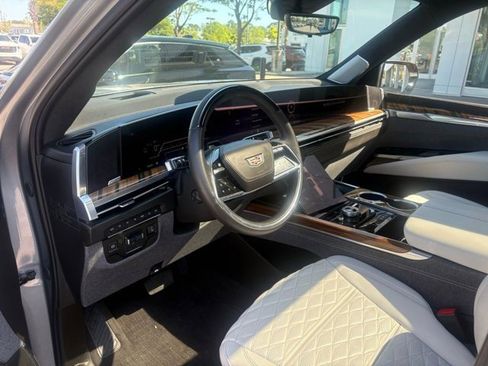 Certified 2025 Cadillac Escalade Sport Platinum AWD/4WD image 11